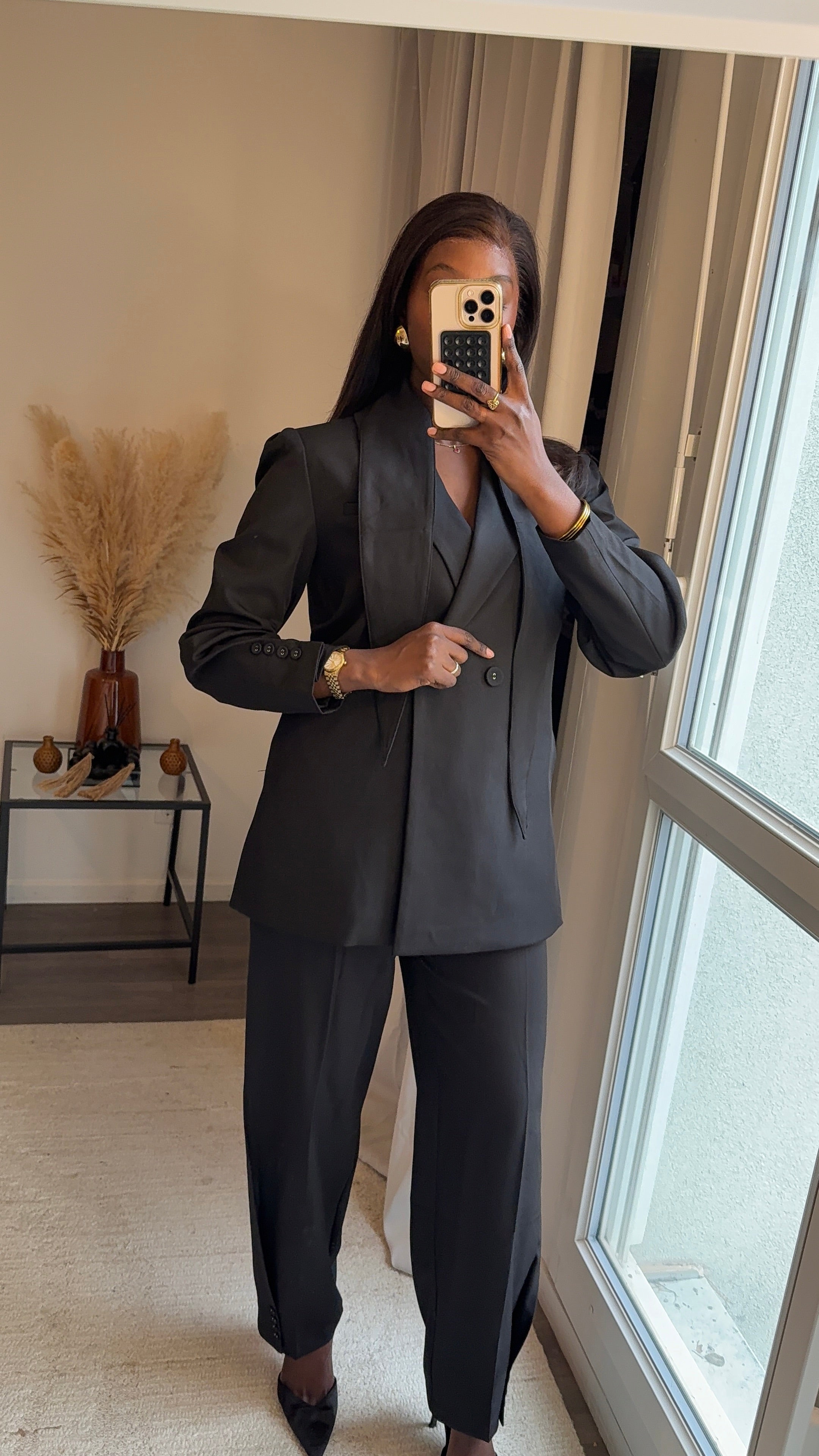 Blazer noir à boutons et avec ceinture